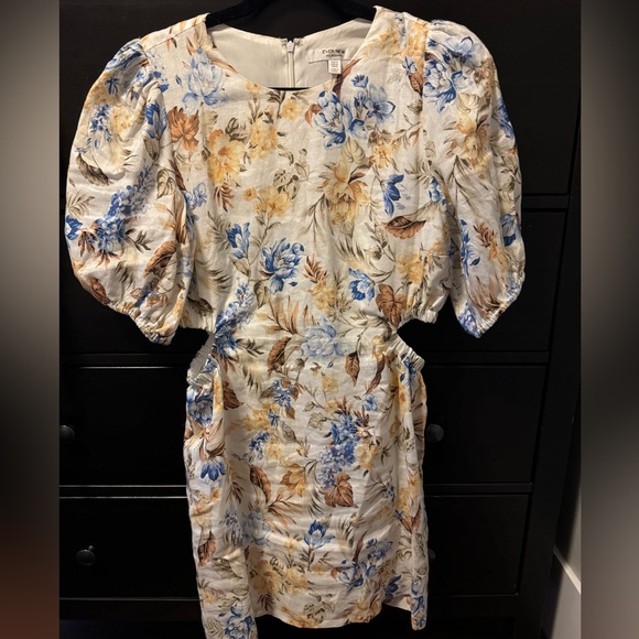 Evernew Floral Dress with small side cutouts - Picture 3 of 5